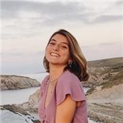 Imparto clases de inglés para niños de infantil o primaria. Vivo en la zona de Blasco Ibañez, Valencia pero me puedo desplazar. Actualmente estudio en la universidad Turismo y ADE. Tengo el titulo de Cambridge de Inglés y he vivido/ estudiado un año en In